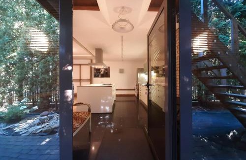 Pleskodale Apartment | AVIATRIX Night Airport Haven