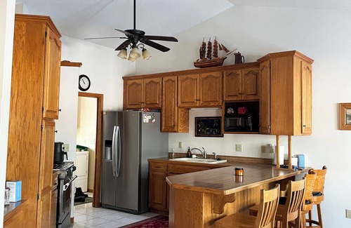 Avon House | Avon Oasis - 3 Bedroom + Den Lakehouse 5 mins to St. Johns & St. Bens