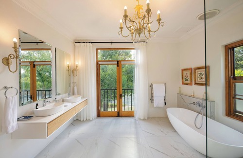 Flora Park Bed & Breakfast | Avontuur Manor House