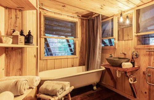 Waiheke Island House | AWAY Treehouse & Forest SPA