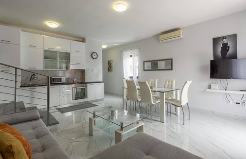 Spadici Apartment | Awesome apartment in Porec with WiFi