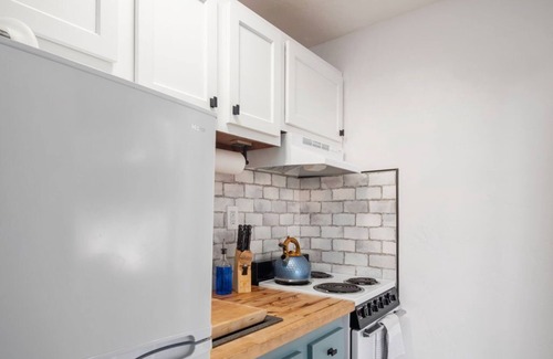 Blenman-Elm Apartment | Awesome Casita centrally located in quiet historic district