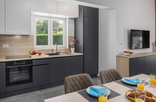 Sveti Lovrec House | Awesome home in Sveti Lovrec Pazenati