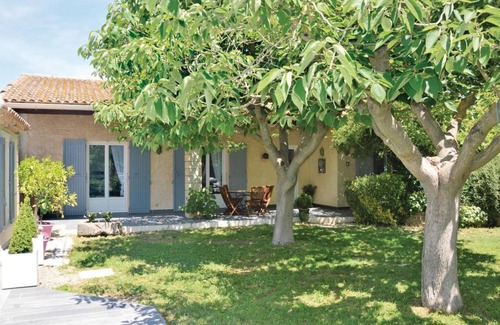 Grans House | Awesome home in Grans with 5 Bedrooms, WiFi and Outdoor swimming pool