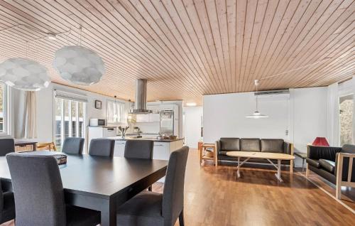 Hou House | Awesome Home In Hals With Wifi