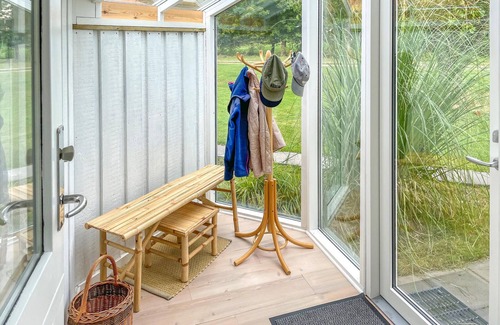 Ristinge House | Awesome home in Humble with WiFi