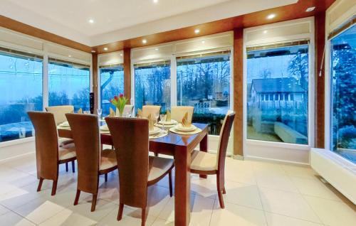 Ivanec House | Awesome Home In Ivanec With Wi-Fi