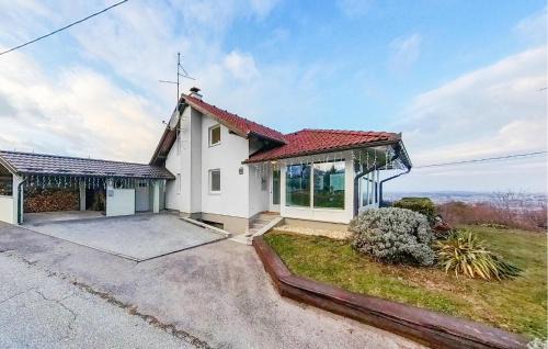 Ivanec House | Awesome Home In Ivanec With Wi-Fi