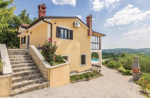 Motovun House | Awesome home in Meloni with sauna