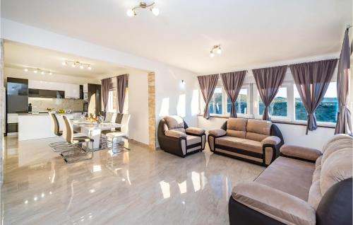 Rovanjska House | Awesome Home In Modric