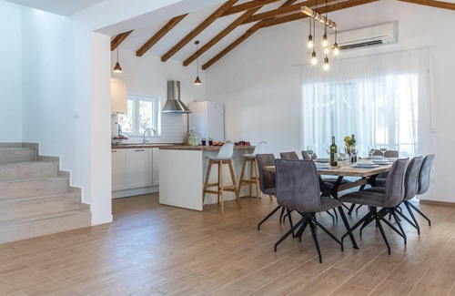 Sibenik House | Awesome home in Sibenik with WiFi