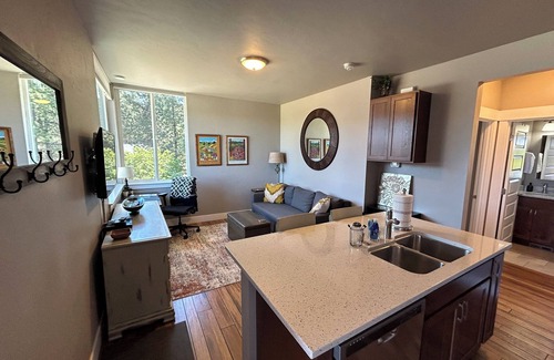 Southern Crossing House | Awesome location/place: River trail, Old Mill District, easy drive to the Mt.