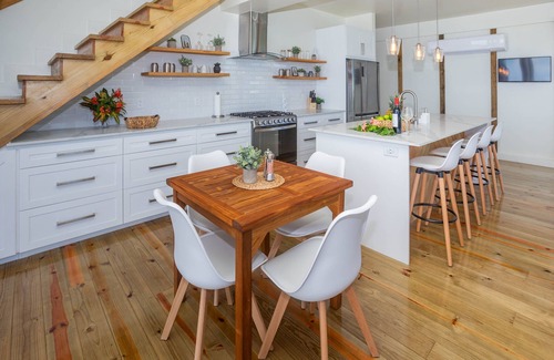 Antoneys Cay House | Awesome over the water overlooking West End - Aire Agua