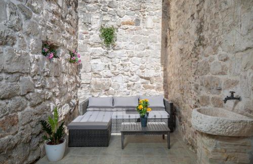 Split House | Awesome Stone House