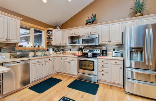 Windcliff Estates House | Awestruck Luxury Vacation At Windcliff 3 Bedroom Home by RedAwning