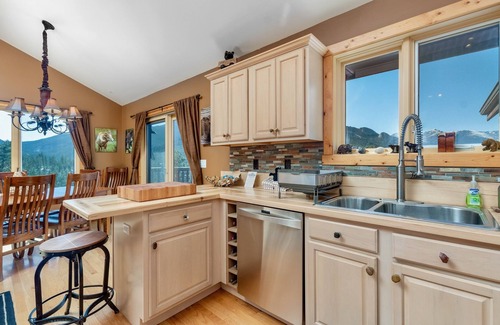 Windcliff Estates House | Awestruck Luxury Vacation At Windcliff 3 Bedroom Home by RedAwning