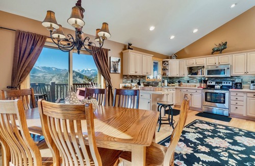 Windcliff Estates House | Awestruck Luxury Vacation At Windcliff 3 Bedroom Home by RedAwning