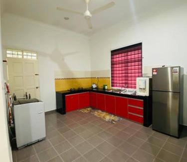 Dungun House | AYAHLONG BEACH GUESTHOUSE