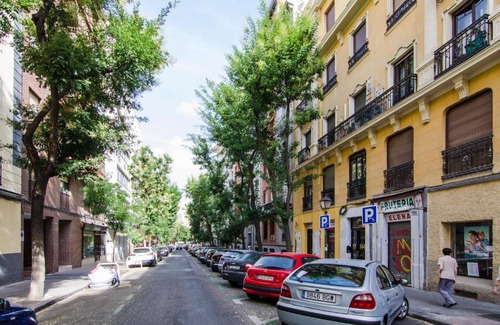 Goya Apartment | Ayala 152