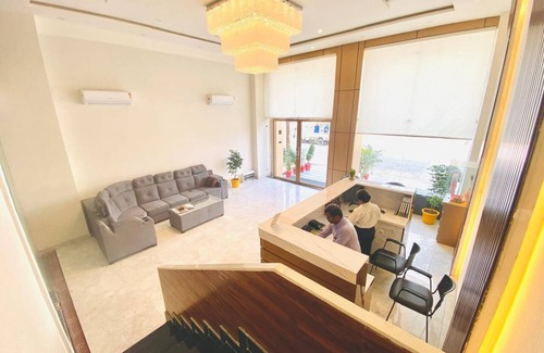 Lucknow Hotel | AYANSH KLYDE INN
