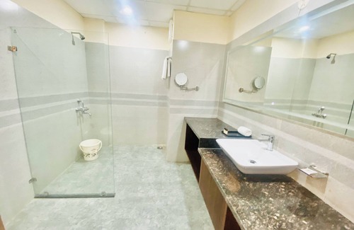 Lucknow Hotel | AYANSH KLYDE INN