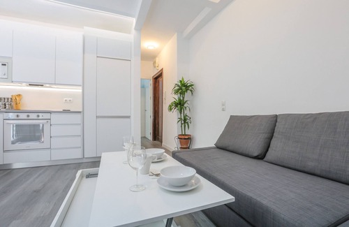 Nervion Apartment | Azahar Gran Plaza - Two Bedroom Apartment, Sleeps 4