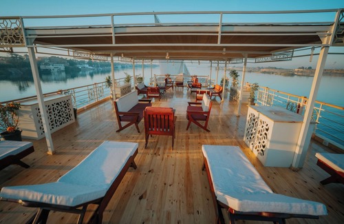 Aswan Boat Rental | Azhar I Dahabiya Luxury suite river Nile cruise