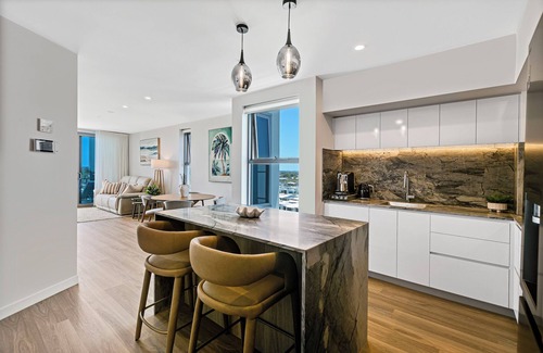 Bokarina Apartment | AZZURE BOKARINA PENTHOUSE- Brand New Ocean View- Resort-Style Pool- Steam Room