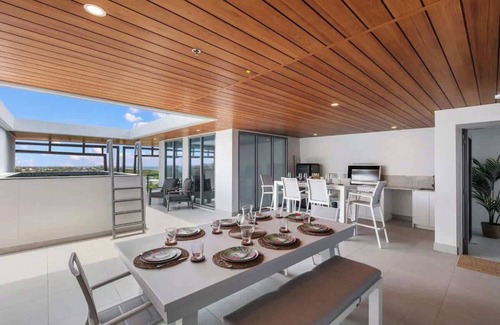 Bokarina Apartment | Azzure Luxe Penthouse - Private Heated Pool + Steam + Gym