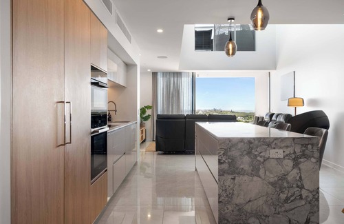 Bokarina Apartment | Azzure Luxe Penthouse - Private Heated Pool + Steam + Gym