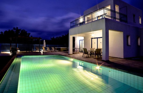 Agios Georgios Pegeias Villa | Azzurro Holiday Villa Ira by Sanders