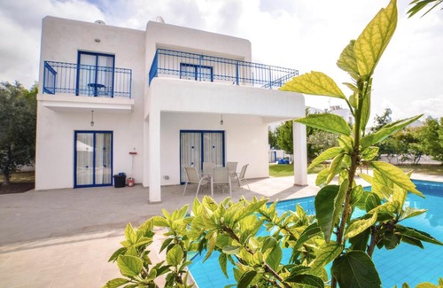 Agios Georgios Pegeias Villa | Azzurro Holiday Villa Ira by Sanders