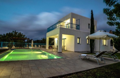 Agios Georgios Pegeias Villa | Azzurro Holiday Villa Ira by Sanders