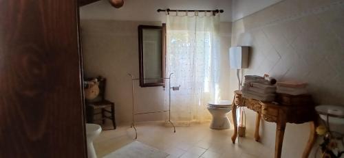 Urbino Apartment | B&B castelboccione stanza gialla condivisa