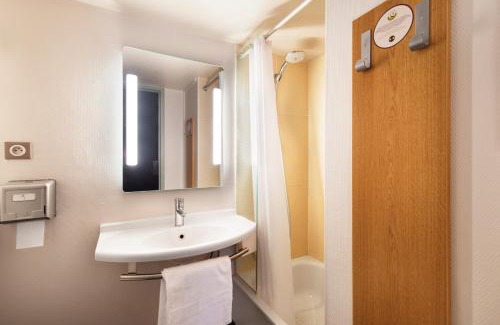 Porte Des Alpes - Mi Plaine - Manissieux Hotel | B&B HOTEL Lyon St Priest