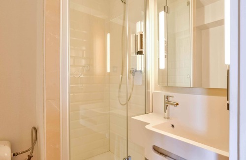 Malakoff Hotel | B&B HOTEL Paris Malakoff Parc des Expositions