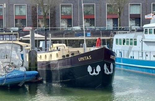 Kop van Zuid Boat Rental | B&B Unitas Rotterdam