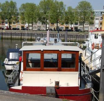 Kop van Zuid Boat Rental | B&B Unitas Rotterdam