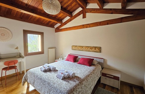Torreglia Bed & Breakfast | B&B Villa Euganea, double room with private bathroom overlooking Hills