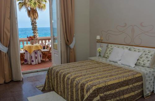 Giardini Naxos Bed & Breakfast | B&B Villa Raineri