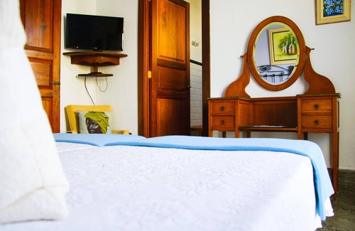 Haria Cottage | B & BLola y Juan: Room with private bathroom and heated pool "ALACENA"