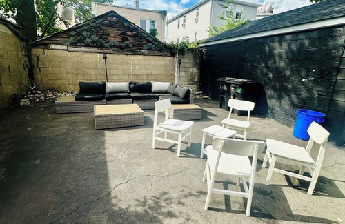 Weequahic Apartment | B&E Luxury Suite 201