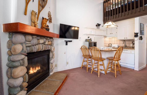 Yosemite West Condo | (B210) Loft Condominiums