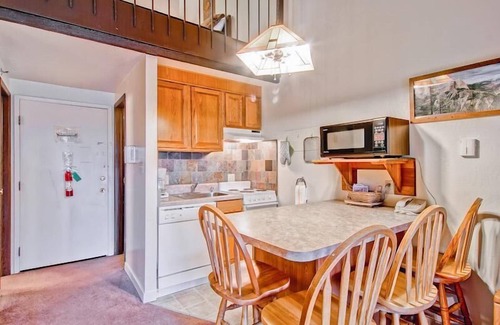 Yosemite West Condo | (B211) Loft Condominiums