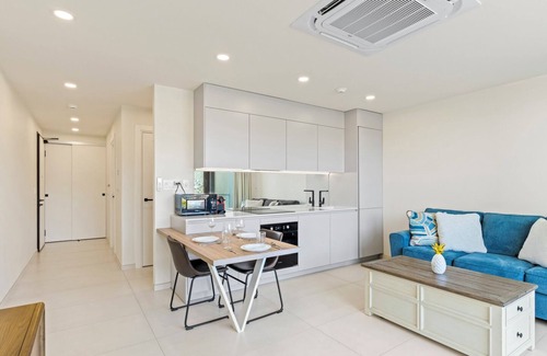 Pelican Key Apartment | B224 - Amazing Lagoon-View Apartment with Balcony