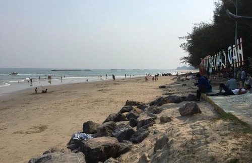 Hat Chao Samran House | Baan Khun Nong