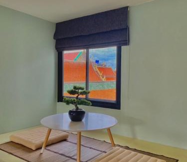 Old City Hostel | Baan Ploy In