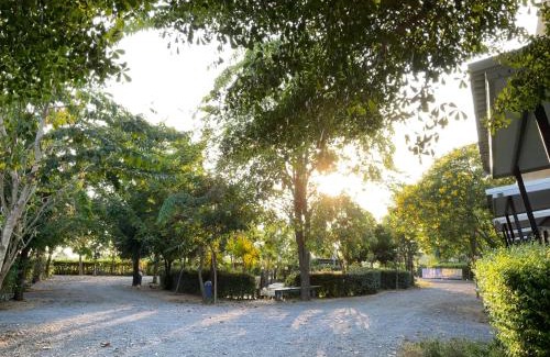 Manorom Resort | Baan Tonjaeng Resort