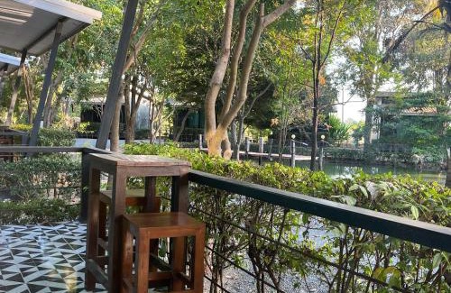 Manorom Resort | Baan Tonjaeng Resort