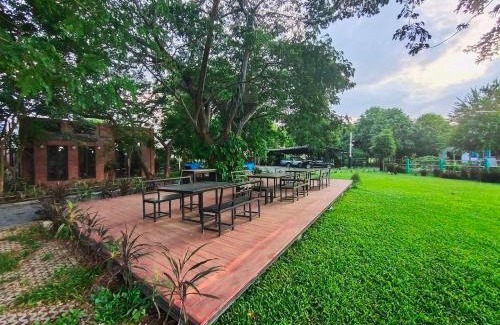 Manorom Resort | Baan Tonjaeng Resort